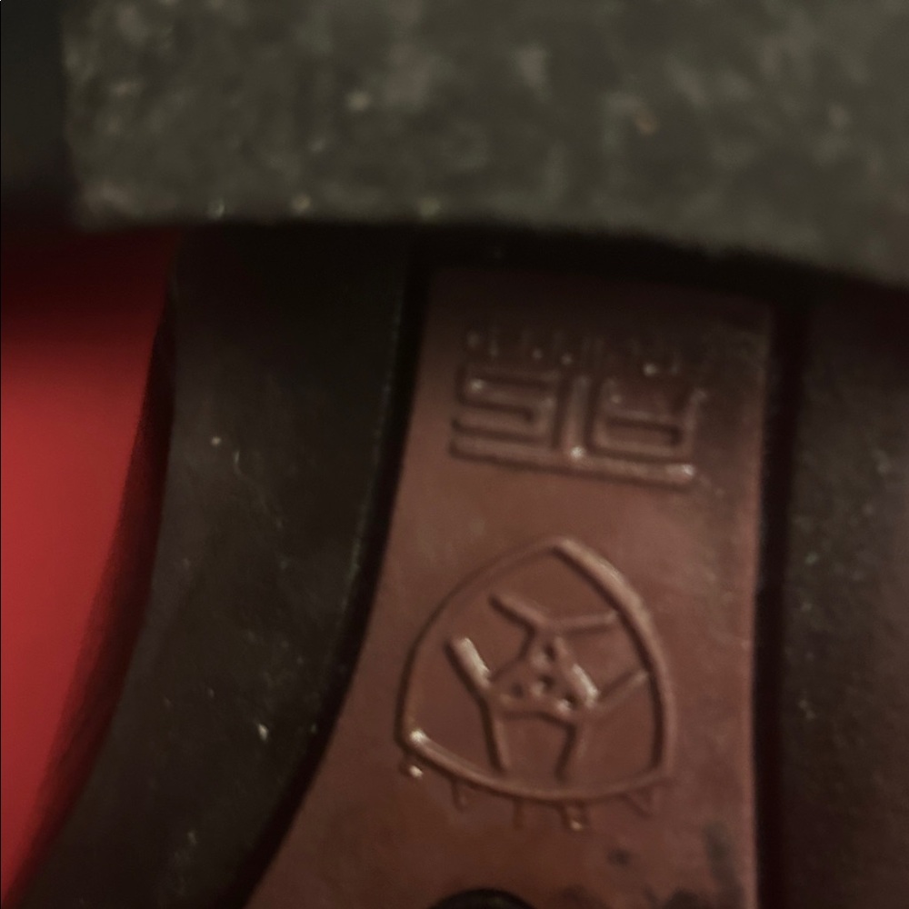 Ariat - Picture 7 of 16